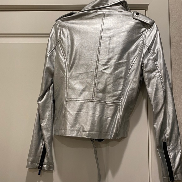 BEBE MOTORCYCLE JACKET SILVER NWT Vegan Faux Leather size-S - Picture 9 of 9